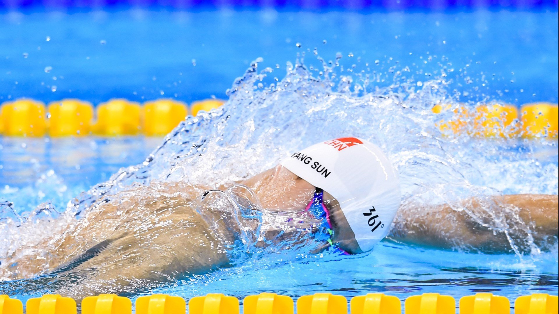 中国女篮在国际友谊赛中豪取胜利，士气高昂，中国女篮国际比赛