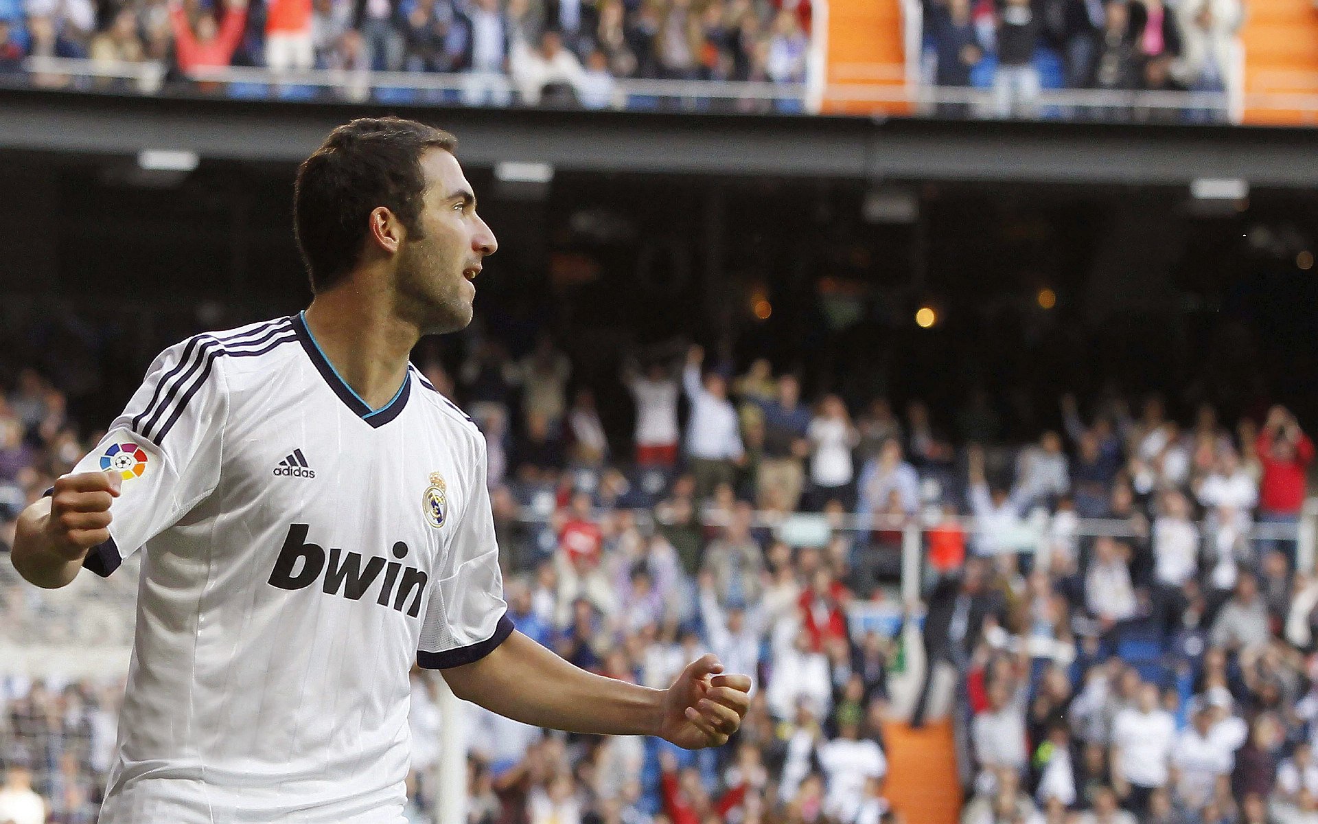 爱游戏官网网页版入口-曼联高价引援，锋线实力大幅提升，曼联最新引援目标