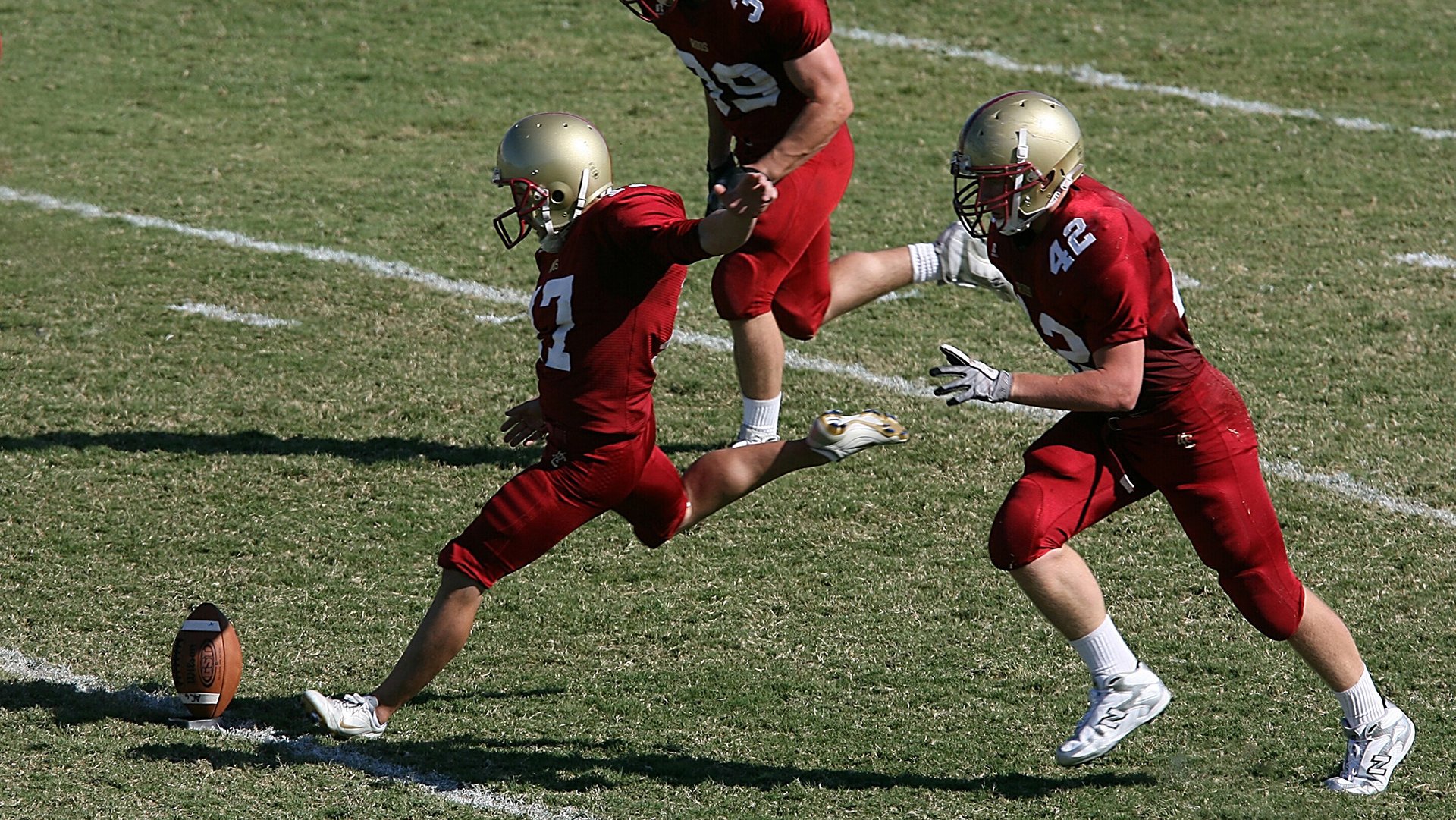 ayx-球场大事件：引发热议的重大裁判判罚，球场惨案